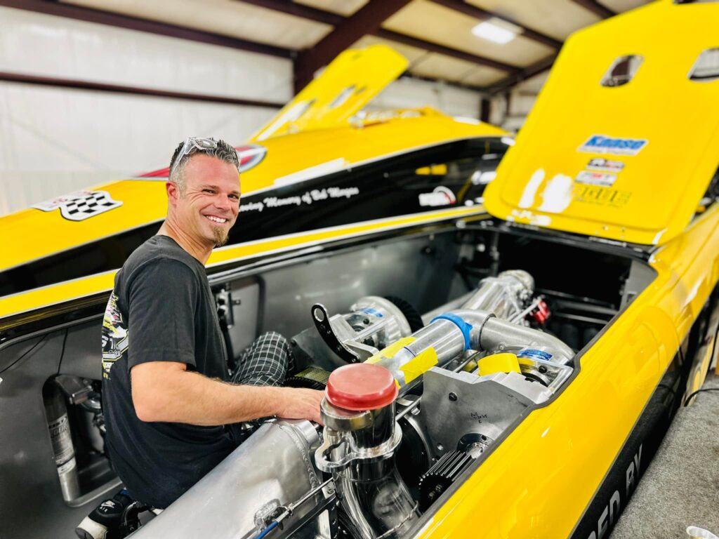 AMERCIAN ETHANOL WORKING ON RACE BOAT